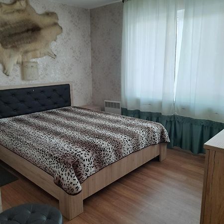 Hotel Viesu Maja "Osmany" à Dvarci Extérieur photo